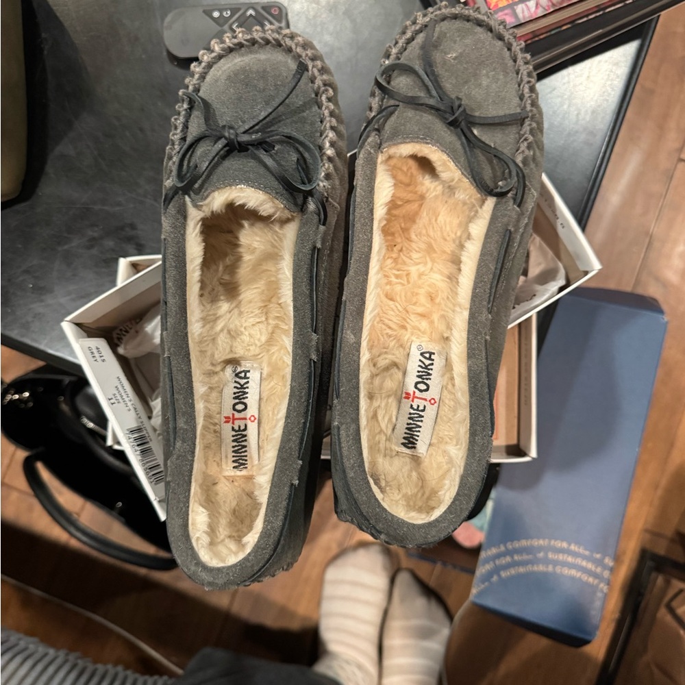 Minnetonka Women's Cally Slipper - Gray - Picture 2 of 12